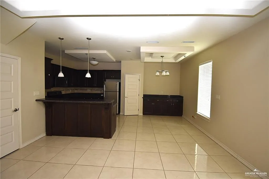 2 bed, 2.5 bath, 4740 sqft, $900 — Photo 3