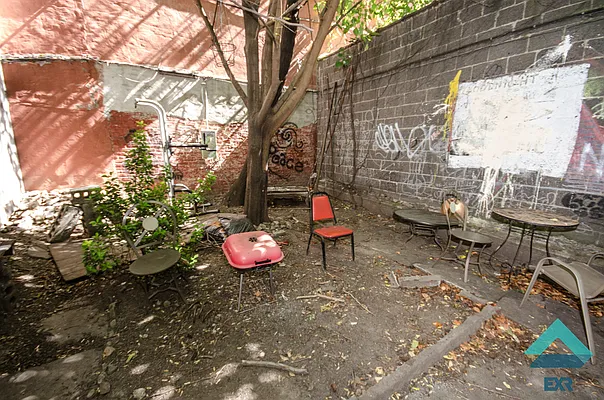 Rented by EXR | media 10