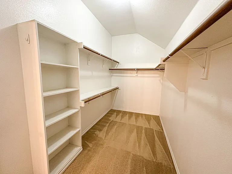 1715 Nestledown Dr — Photo 17