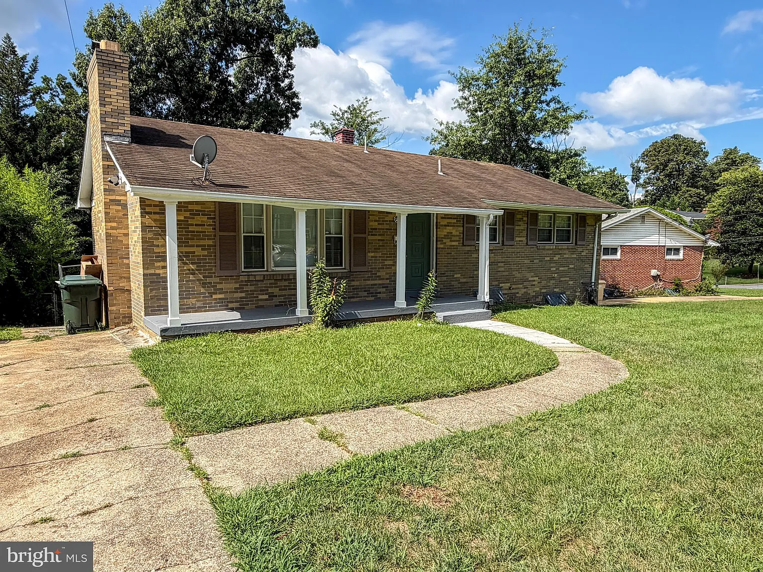 3 bed, 1342 sqft, $3,300 — Photo 3