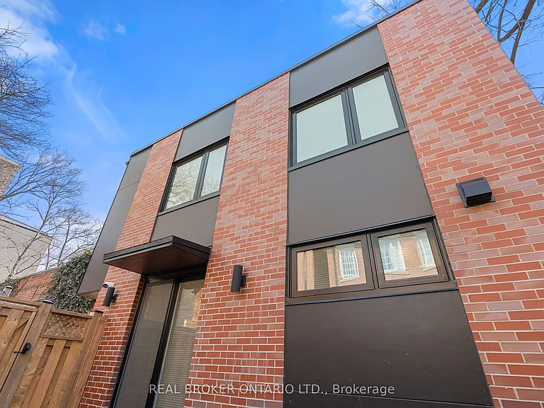 21 Farnham Ave #LANEWAY - UPPER — Photo 2