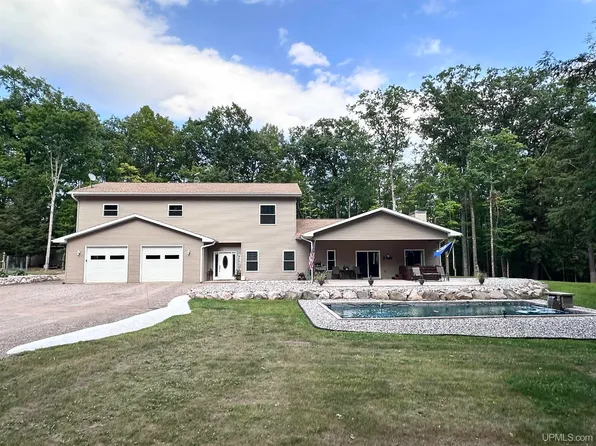W7839 Sportsmens Club Rd, Iron Mountain, MI 49801