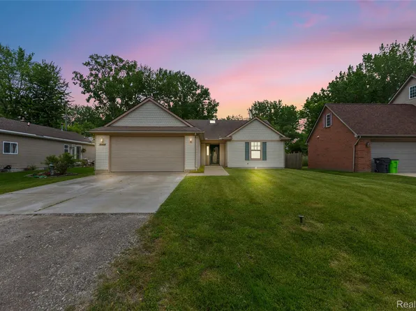 39562 Macomber St, Harrison Township, MI 48045