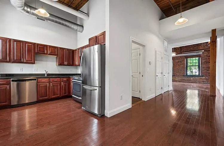 25 Pond St — Photo 2