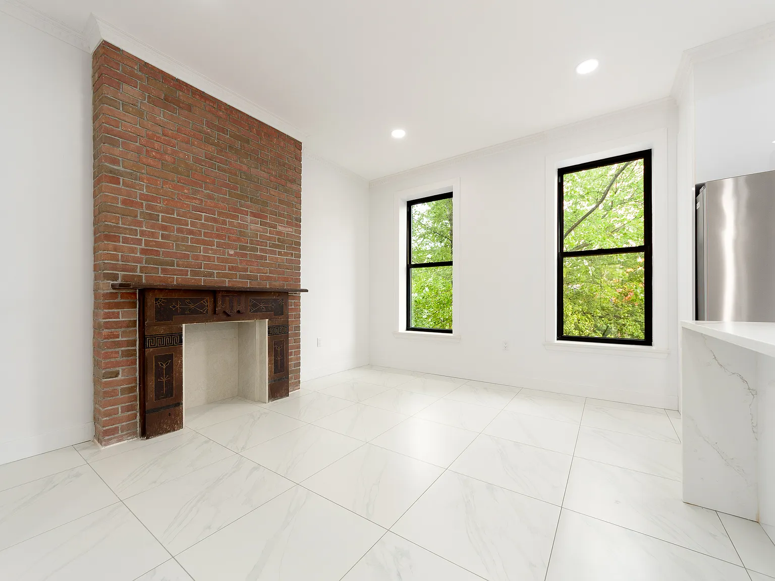 533 Madison Street — Photo 2