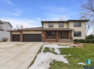 607 E 61st St, Sioux Falls, SD 57108