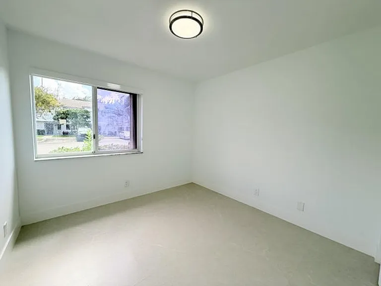 20841 NW 1st St — Photo 16