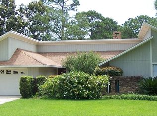 39 Country Club Rd, Shalimar, FL 32579