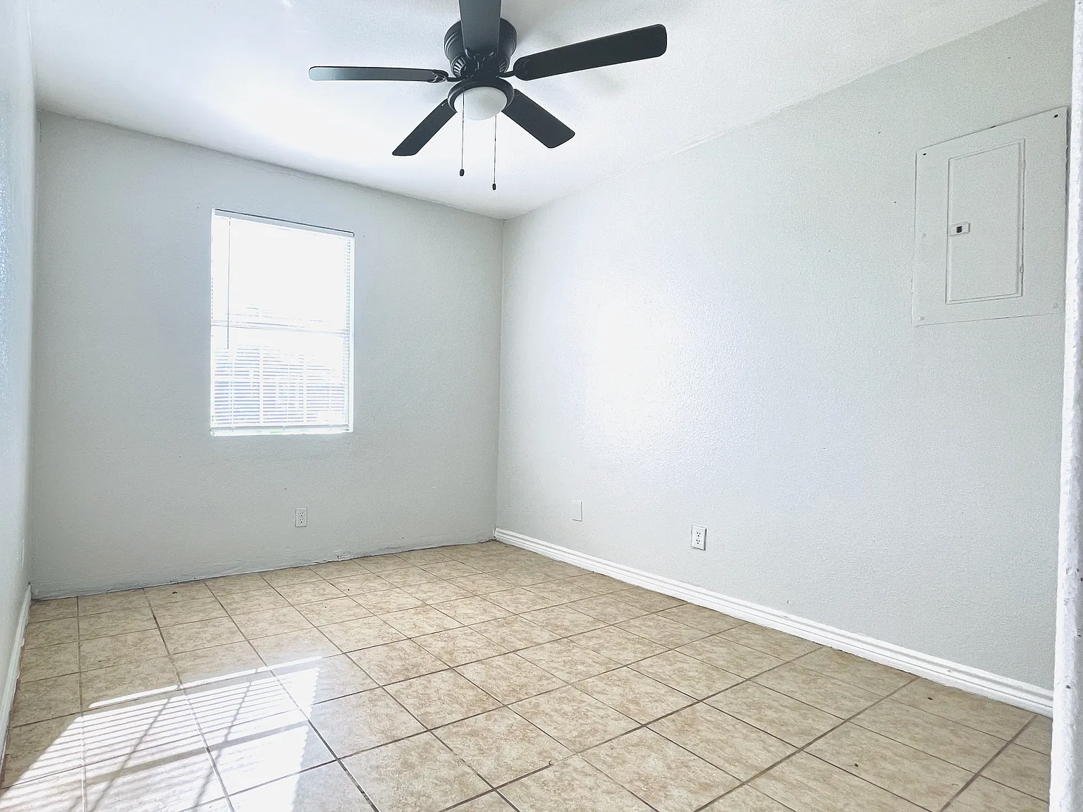 2 bed, $700 — Photo 2
