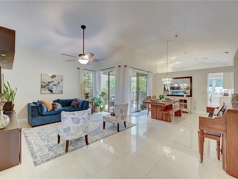 8171 Hampton Wood Dr — Photo 6