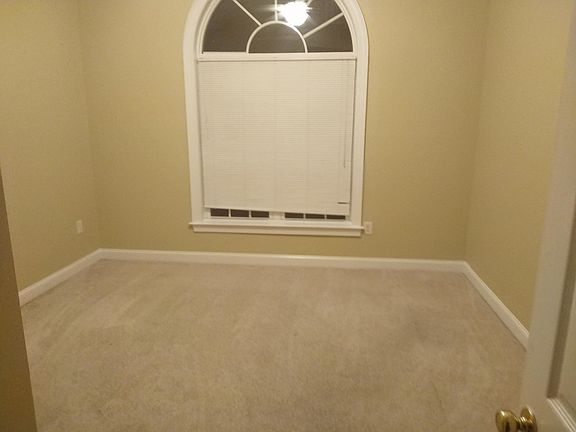 5th image of 3009 Cheryl Ct #B