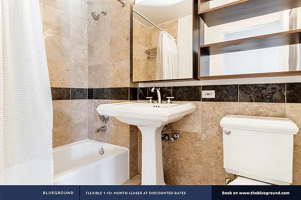 Rented by The Blueground | media 210