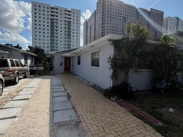 10890 SW 6th St #0, Miami, FL 33174