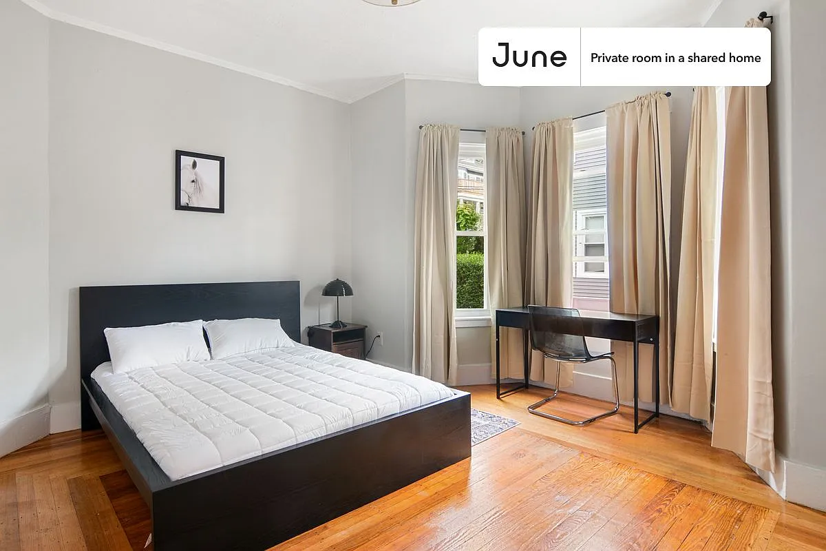 Queen bedroom in 4 bed/2.5 bath home in Allston #585 A — Photo 1