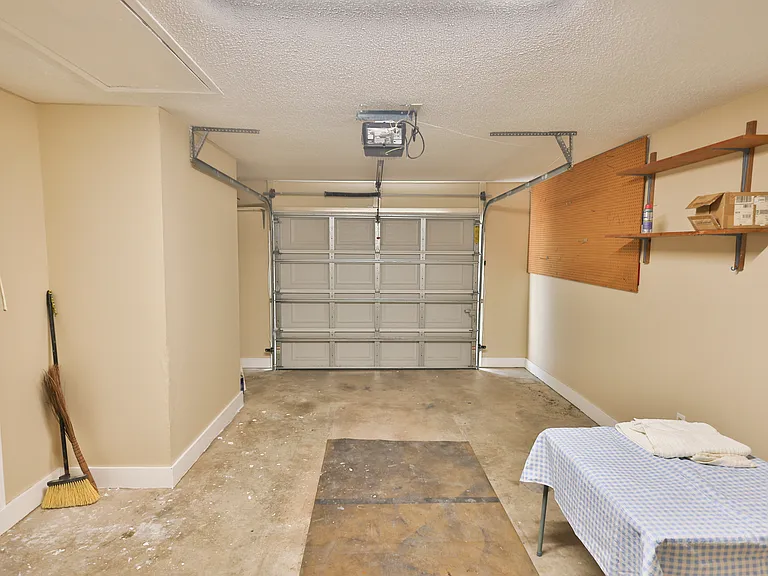 213 Walker Cir W — Photo 12