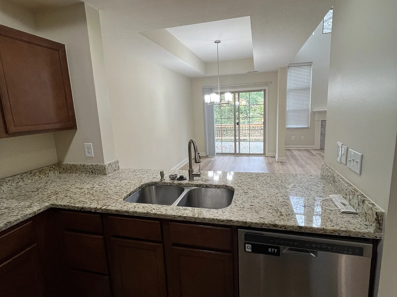 3 bed, 2.5 bath, 2230 sqft, $2,950 — Photo 4