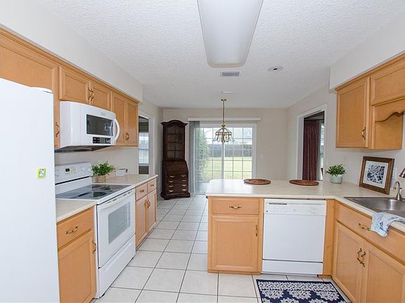 3rd image of 155 Baywood Cir