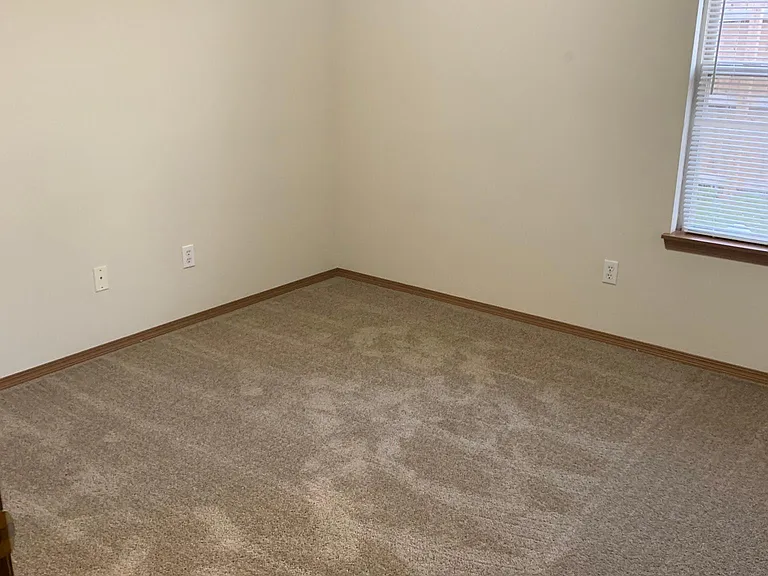 317-319 E Southern Trace Dr — Photo 7
