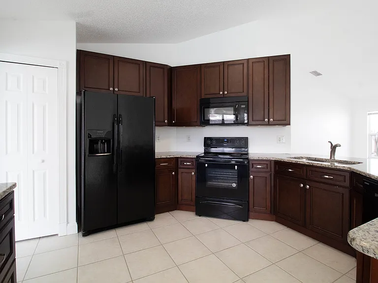2782 Picadilly Cir — Photo 11