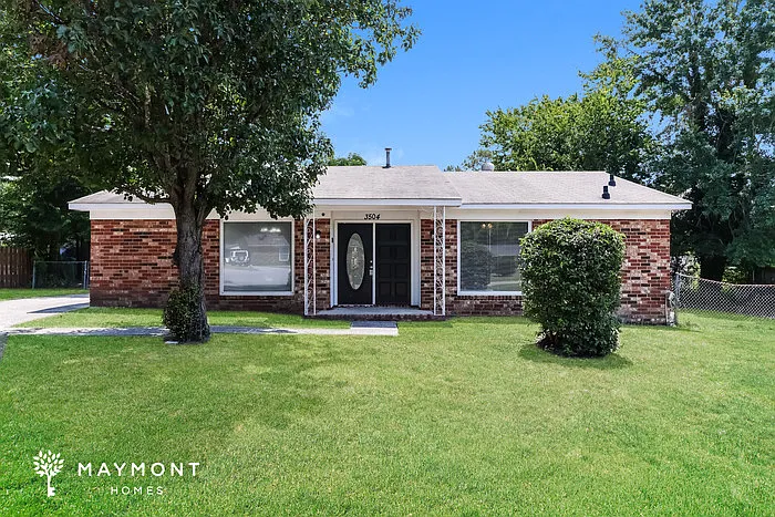 4 bed, 1.5 bath, 1425 sqft, $1,495 — Photo 1