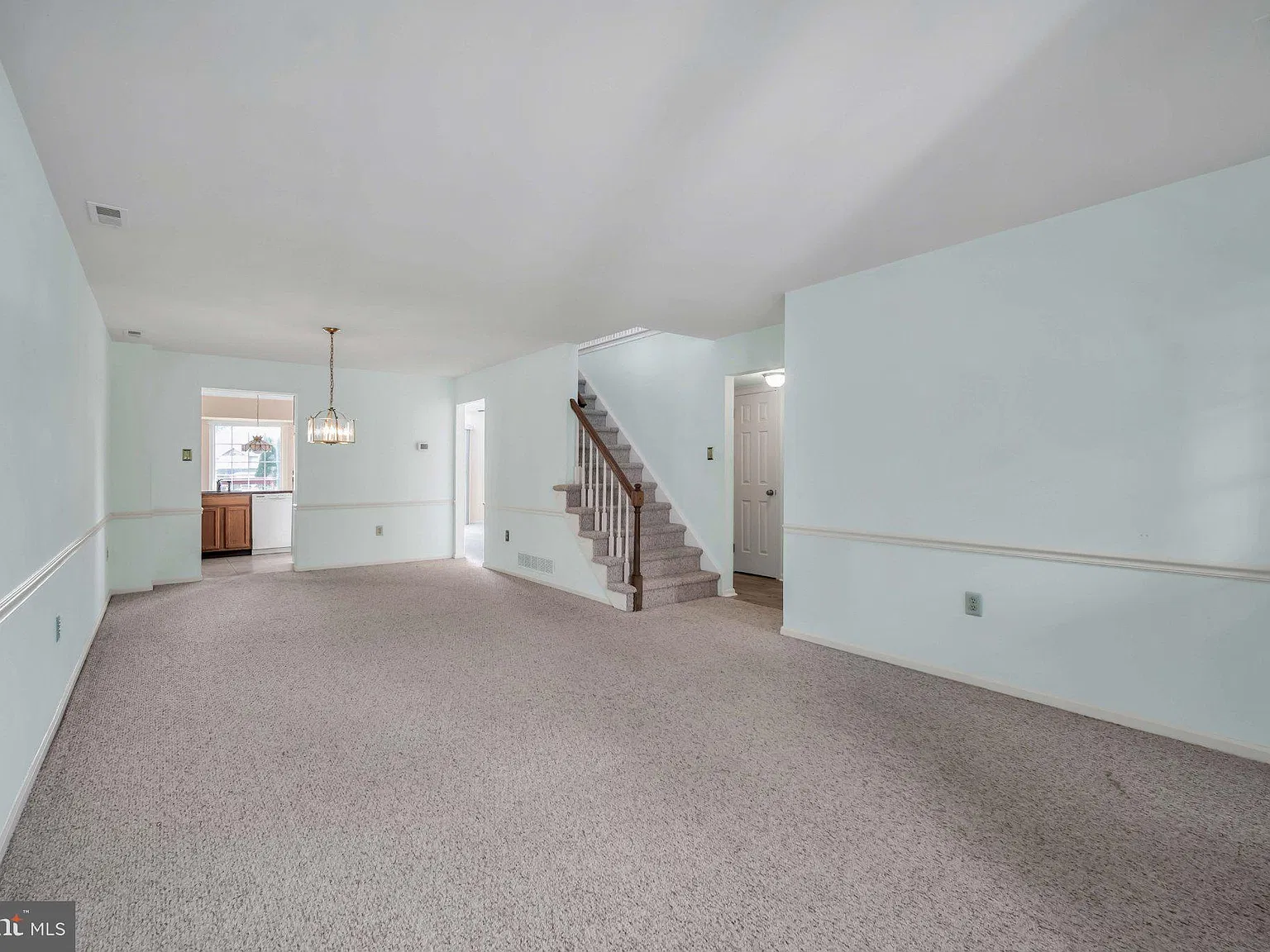 4 bed, 2.5 bath, 1964 sqft, $3,100 — Photo 4