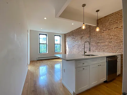 Rented by TheRealEstateCompany.com LLC | media 4