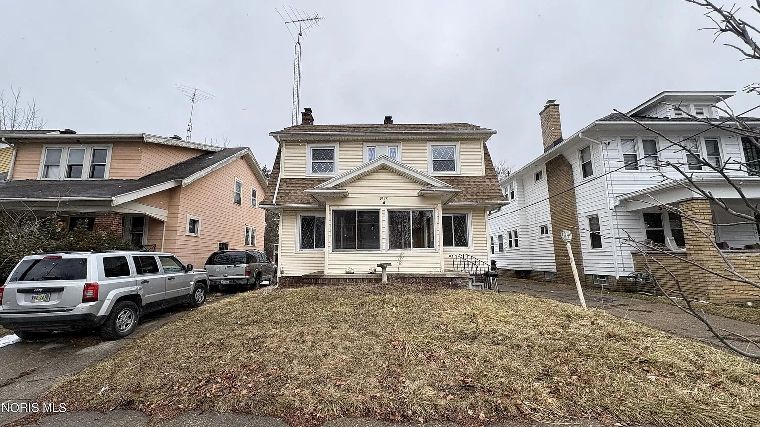 1938 Fernwood Ave photo 1