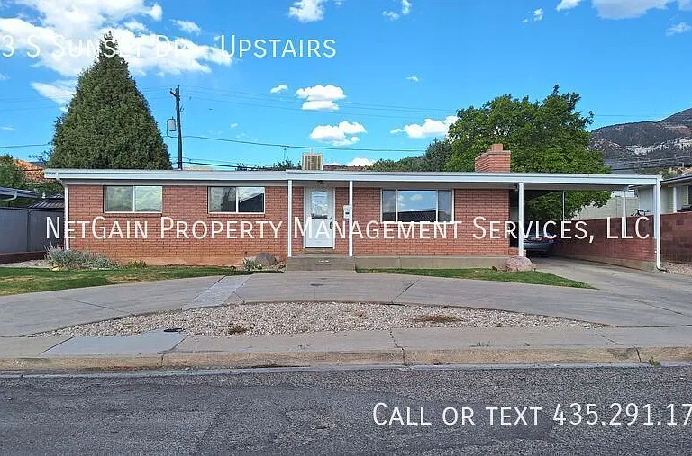 643 S Sunset Dr #UPSTAIRS — Photo 1