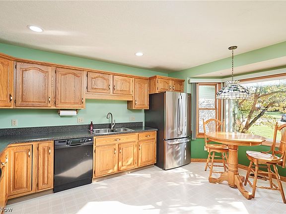 4th image of 1353 S Azalea Blvd