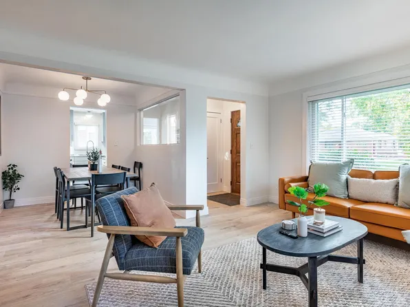 24300 Geneva Ave, Oak Park, MI 48237