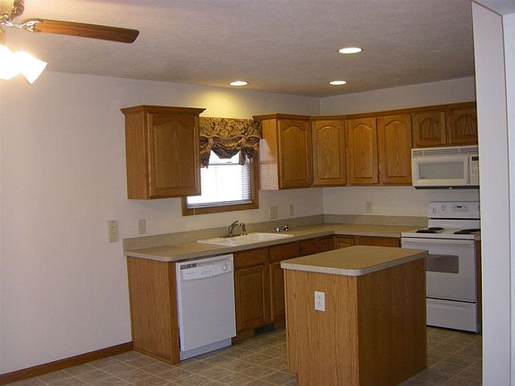 4th image of 6800 N Basswood St