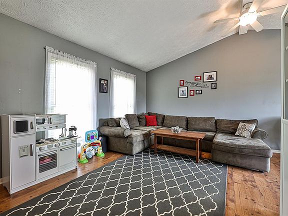 4th image of 108 Topsfield Farm Cir