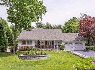 8 Robinhood Court, Nesconset, NY 11767