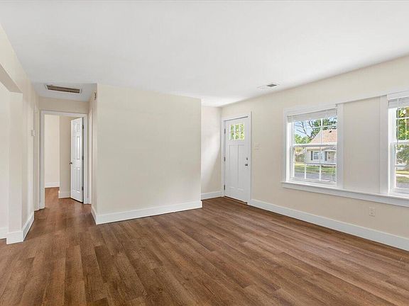 4th image of 608 Sheridan Dr