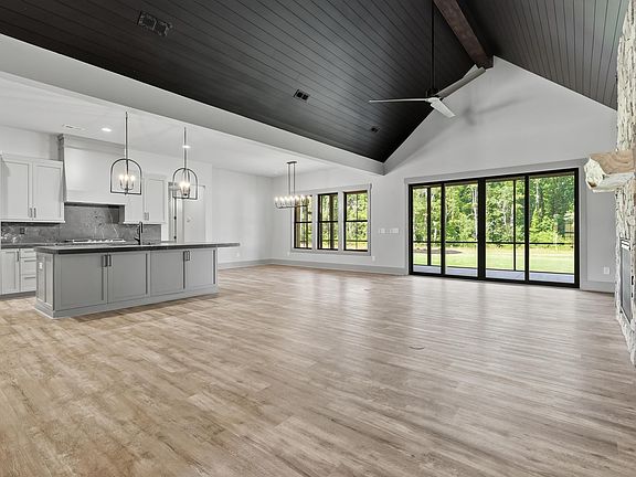 3rd image of 4088 Hollybank Dr