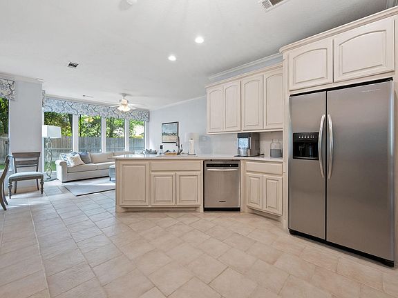 5th image of 11818 Thoreau Dr