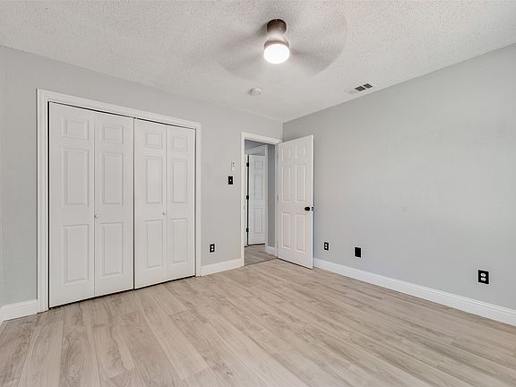 2nd image of 2503 Lyola St