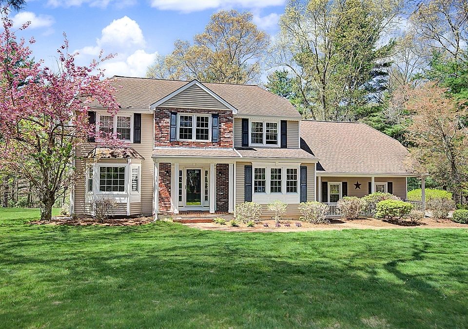 1st image of 8 Pheasant Hill Rd