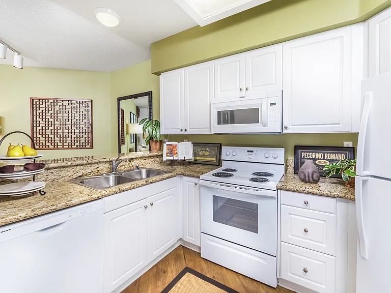 San Mateo Apartment Homes — Photo 12