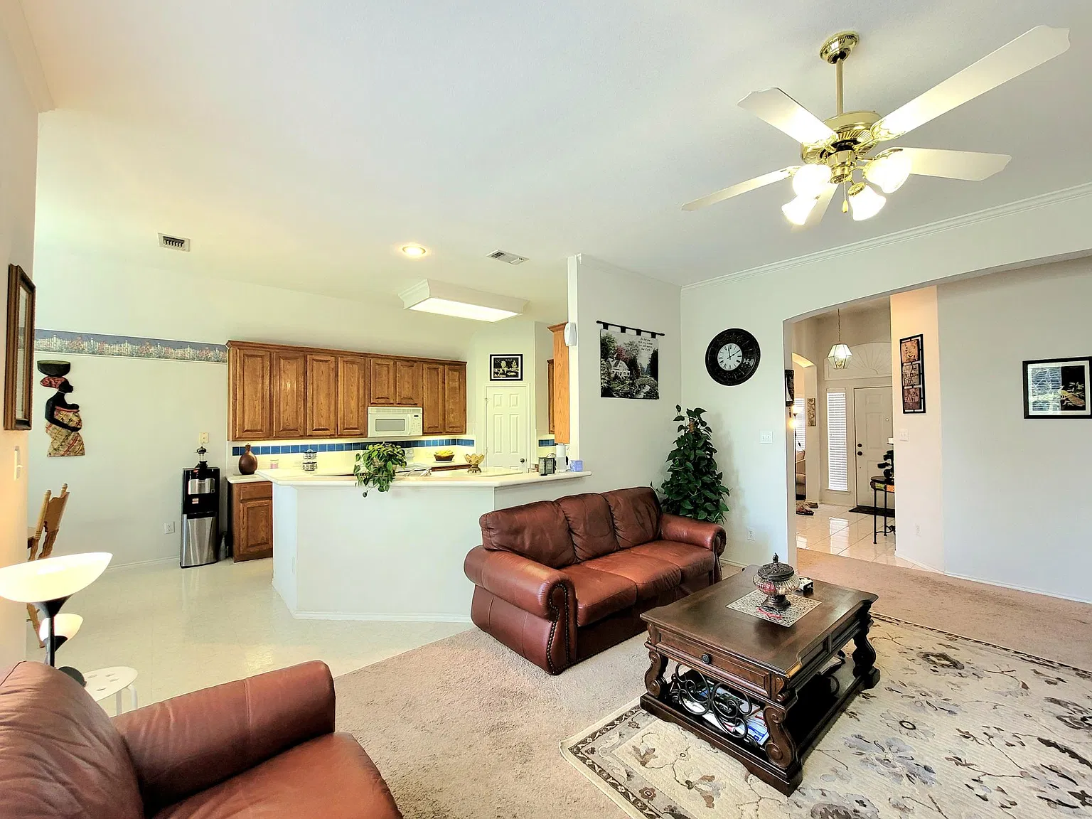 4 bed, 2113 sqft, $2,500 — Photo 2