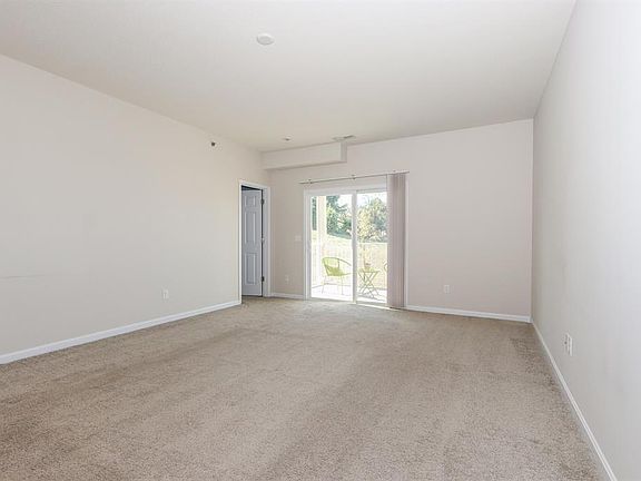 5th image of 9359 Bridgecreek Dr