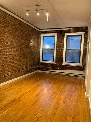 Rented by Tip Top Realty Corp | media 14