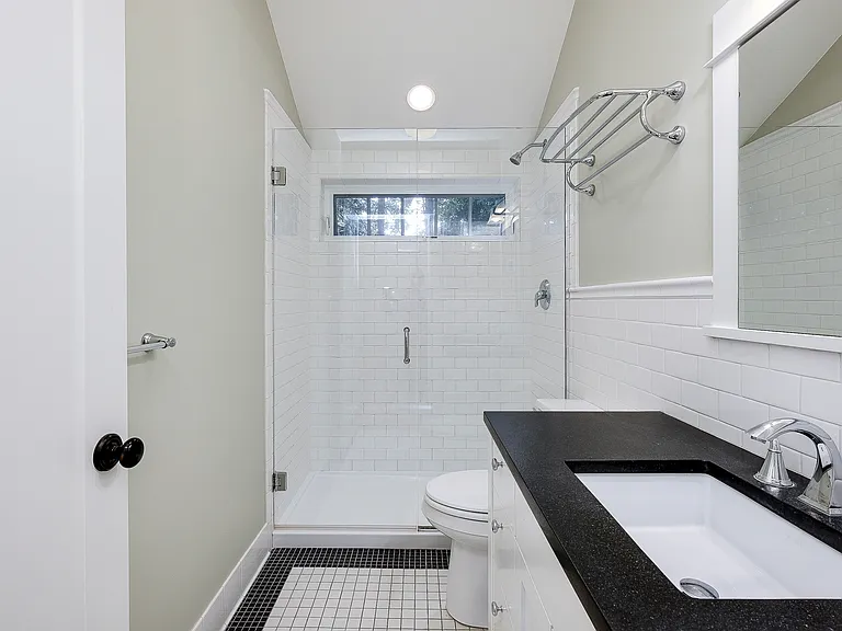 8013 NE Bucklin Hill Rd — Photo 25