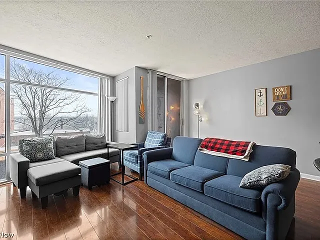 1 bed, 596 sqft, $1,700 — Photo 2
