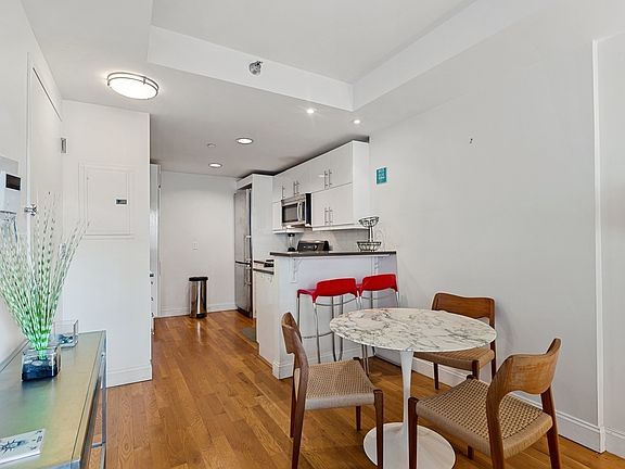 3rd image of 107 E 31st St APT 7A