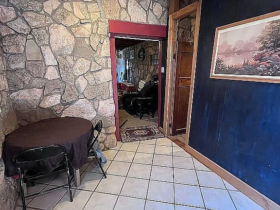 2nd image of 1104 W Merchant Ave