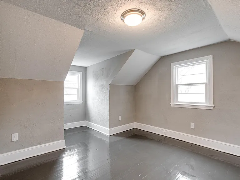 2106 Harwood St — Photo 16