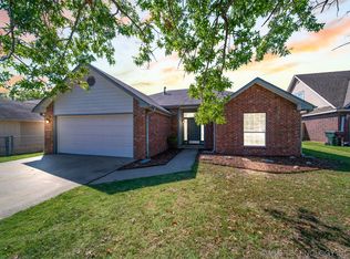2213 SW Wolf Run Ct, Claremore, OK 74019