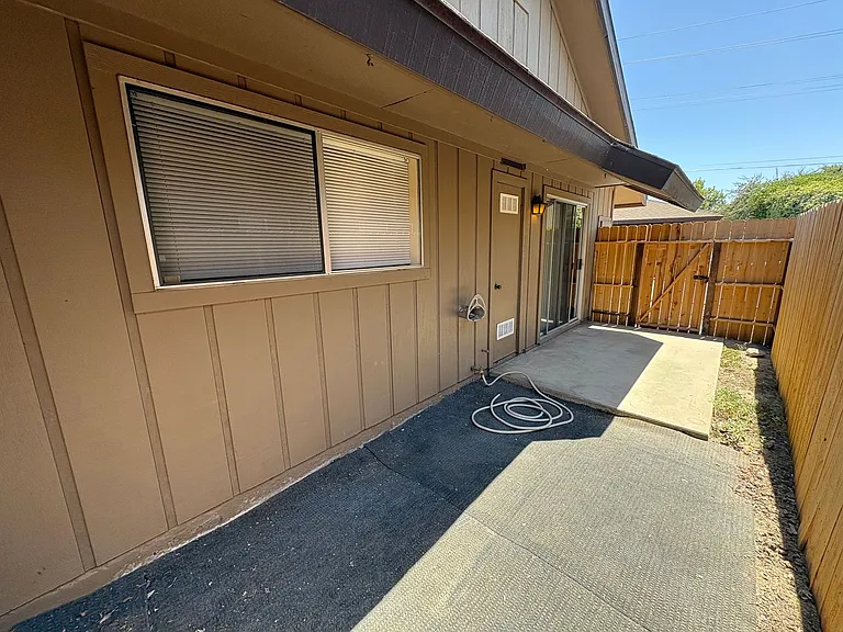 807-811 W Arlen Ct — Photo 21