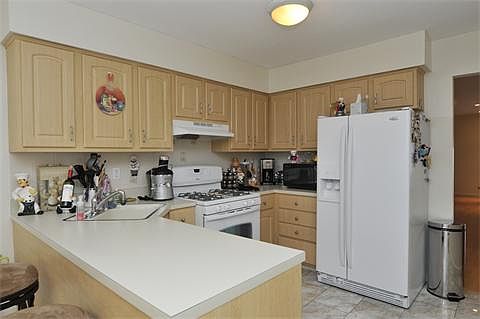 3rd image of 39 Gateway Dr